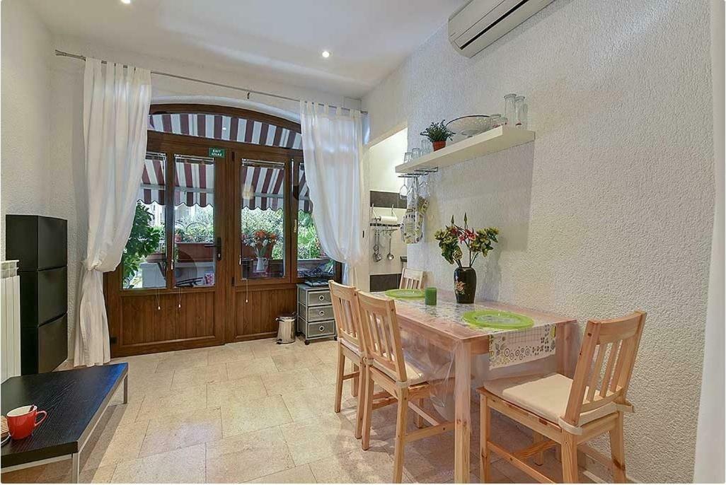 Studio Melanija Rovinj Luaran gambar